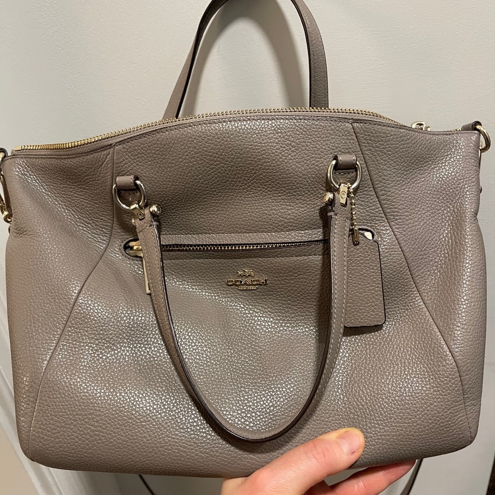 Coach grey handbag. Very good condition.